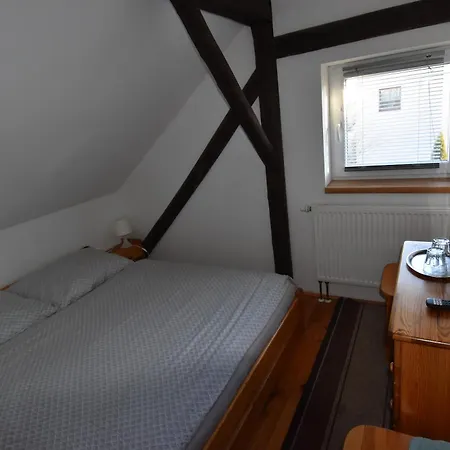 Kavarna Lucie S Ubytovanim Guest house *