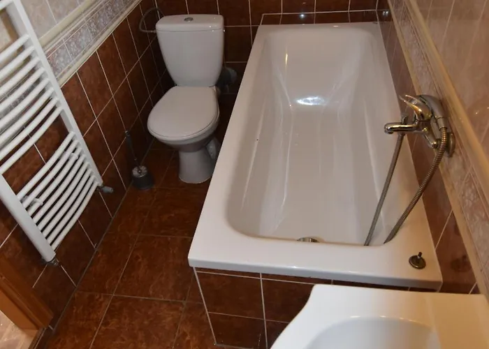 Kavarna Lucie S Ubytovanim Pensjonat 3*